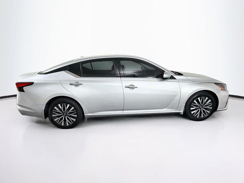 Used 2023 Nissan Altima 2.5 SV w/ SV Premium Package FWD image 10