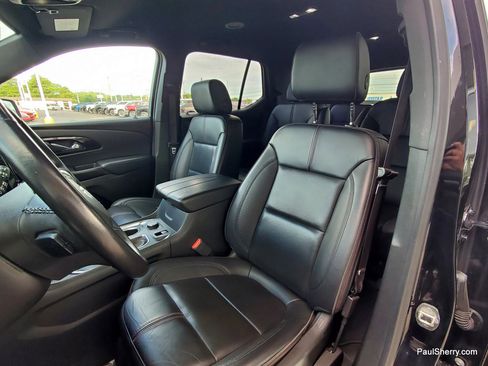 Used 2022 Chevrolet Traverse RS FWD image 28