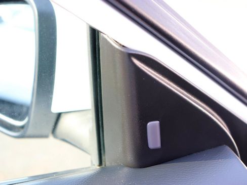 Used 2024 Nissan Sentra SV FWD image 40