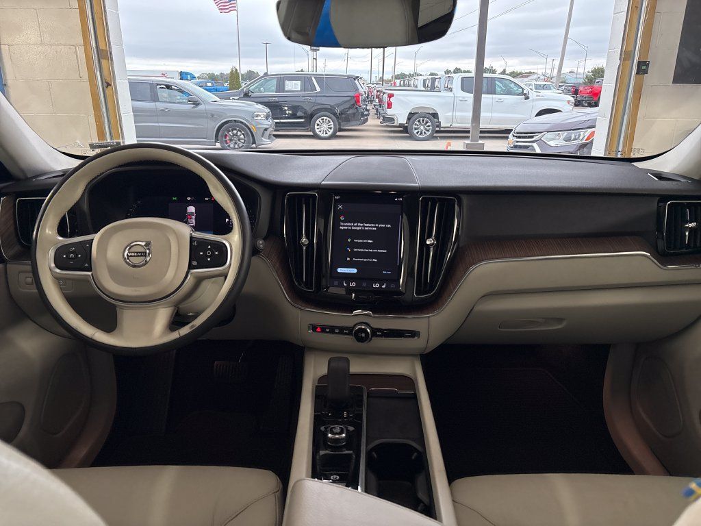 Used 2024 Volvo XC60 T8 Core AWD/4WD image 14