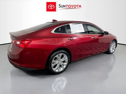 Used 2017 Chevrolet Malibu Premier w/ Driver Confidence Package image 4