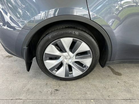 Used 2023 Tesla Model Y Long Range AWD/4WD image 25