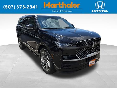 Used 2025 Lincoln Navigator Reserve AWD/4WD image 7