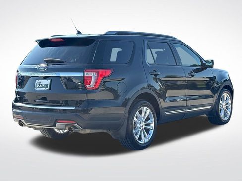 Used 2018 Ford Explorer XLT w/ Equipment Group 202A FWD image 7