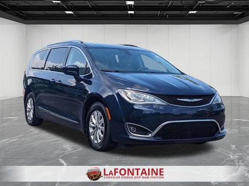 Used 2018 Chrysler Pacifica Touring-L Plus FWD image 7