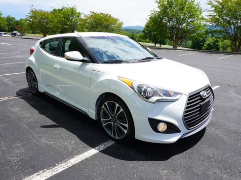 Used 2016 Hyundai Veloster Turbo FWD image 5