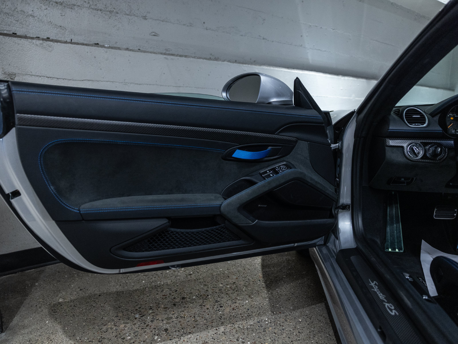 Certified 2025 Porsche 718 Boxster Spyder RS RWD image 33