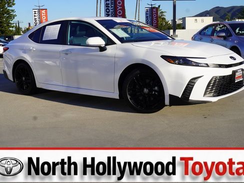 Certified 2025 Toyota Camry SE image 1