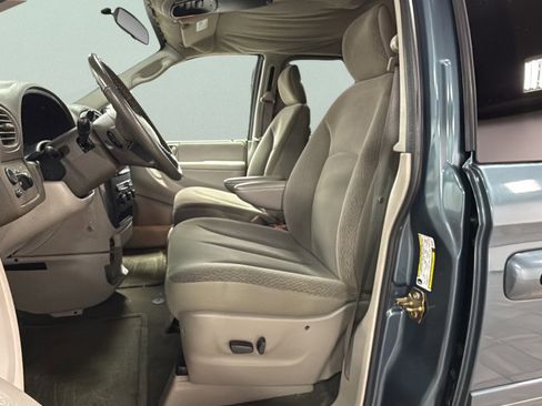 Used 2006 Dodge Grand Caravan SXT image 16