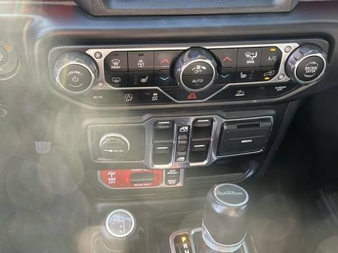 Used 2020 Jeep Gladiator Rubicon AWD/4WD image 13