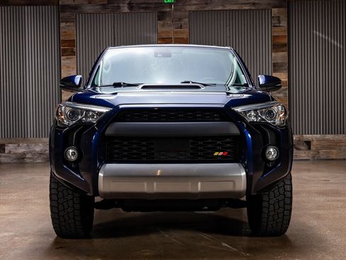 Used 2020 Toyota 4Runner TRD Off-Road Premium AWD/4WD image 2