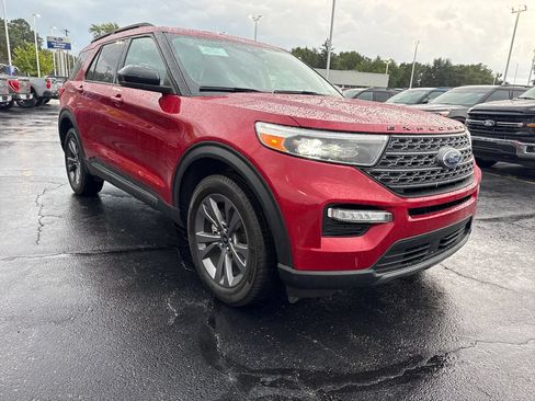 Used 2024 Ford Explorer XLT w/ Equipment Group 202A AWD/4WD image 4
