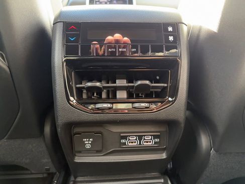 New 2025 Jeep Grand Cherokee L Altitude image 18