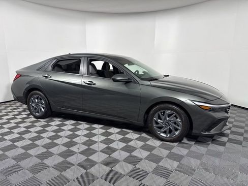 Used 2024 Hyundai Elantra SEL image 9