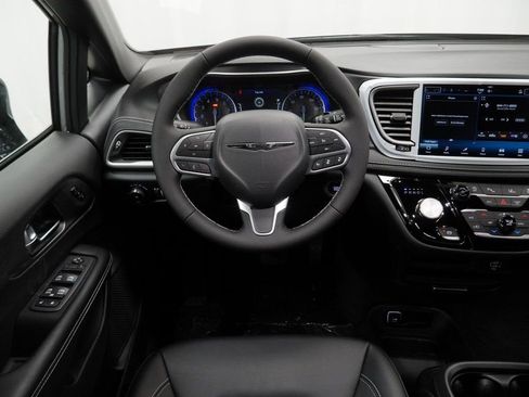 New 2026 Chrysler Pacifica Select image 21