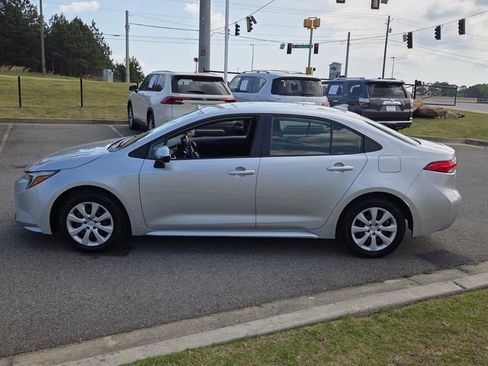 Used 2026 Toyota Corolla LE image 4