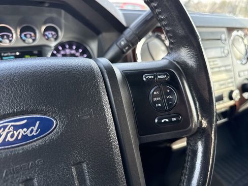 Used 2012 Ford F250 Lariat w/ Lariat Interior Pkg image 18