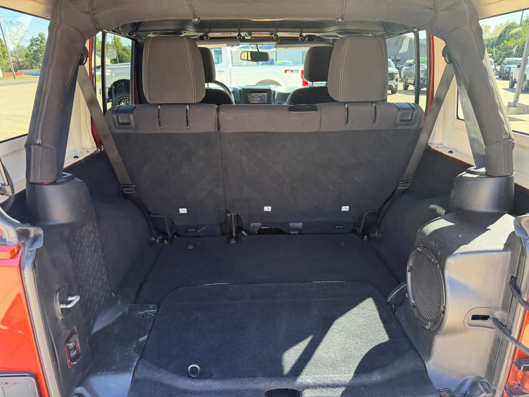 Used 2014 Jeep Wrangler Unlimited Sahara w/ Connectivity Group AWD/4WD image 38