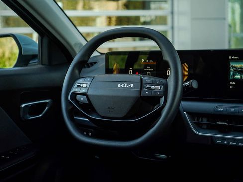 New 2025 Kia K4 LXS image 14