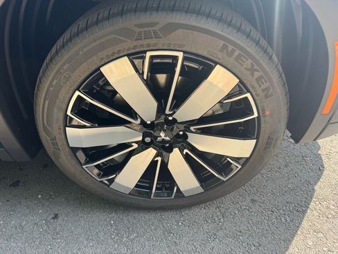 New 2025 Mitsubishi Outlander SE image 9