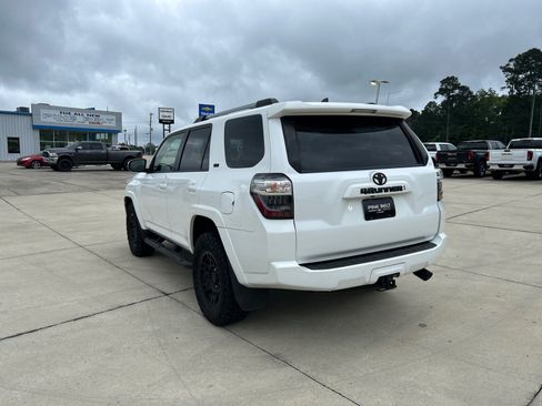 Used 2021 Toyota 4Runner SR5 Premium w/ Moonroof Package AWD/4WD image 4