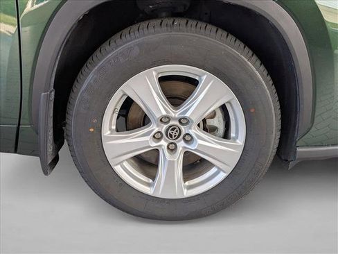 Used 2024 Toyota Highlander LE image 22