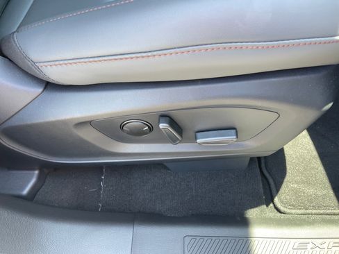 Used 2025 Ford Explorer Active w/ Active Comfort Package RWD image 17