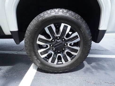 Used 2025 GMC Sierra 2500 Denali Ultimate AWD/4WD image 40