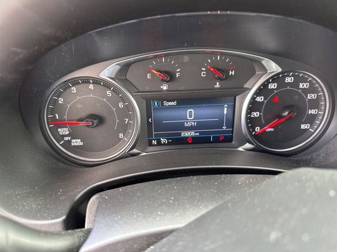 Used 2024 GMC Terrain SLE w/ Driver Convenience Package FWD image 2