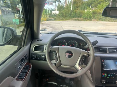 Used 2010 GMC Yukon SLT w/ SLT-2 Equipment Package AWD/4WD image 29