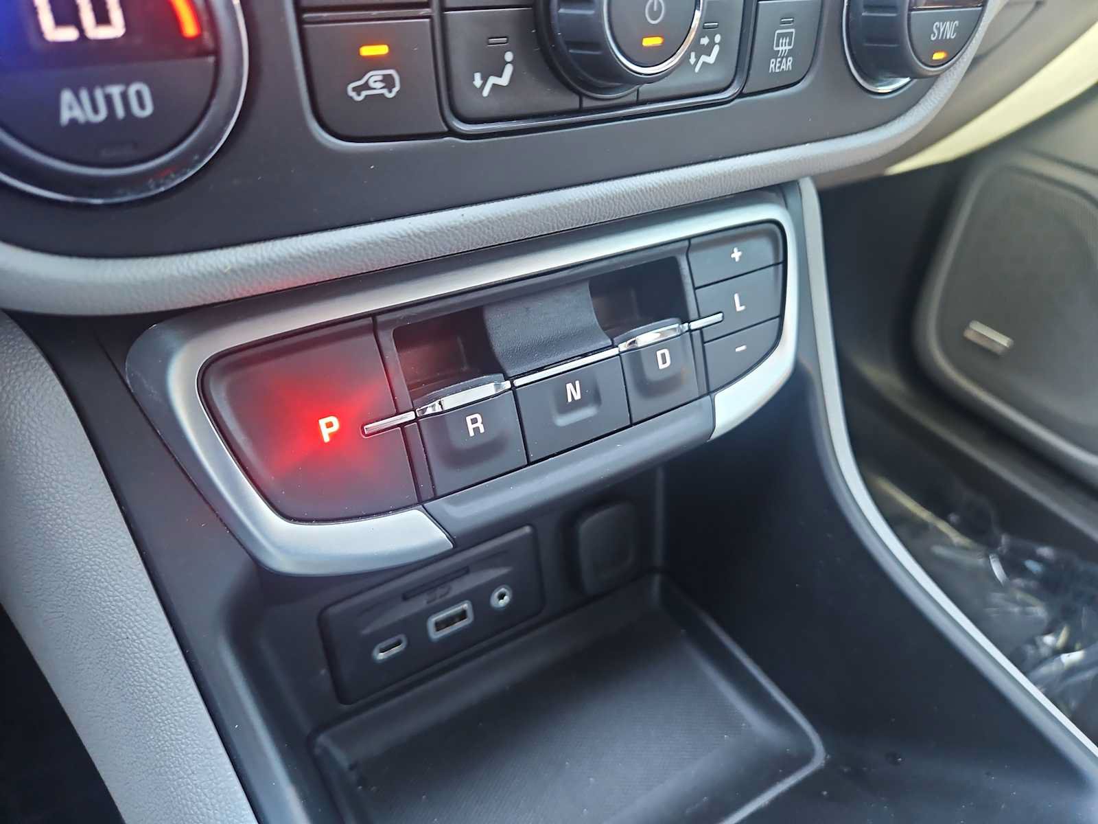 Used 2022 GMC Terrain SLT w/ Infotainment Package II FWD image 22
