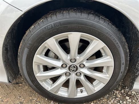 Used 2018 Toyota Camry LE image 8