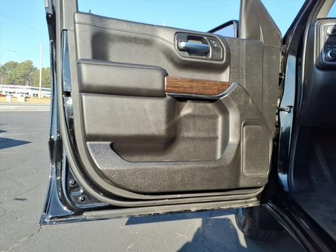 Used 2020 GMC Sierra 1500 Elevation w/ Elevation Value Package image 9