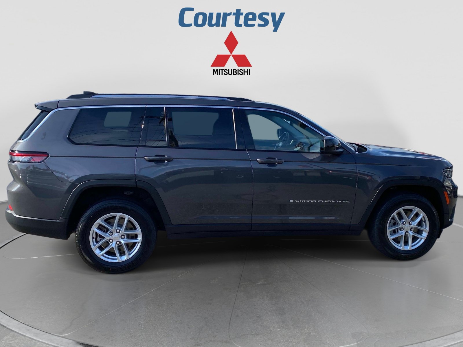 Used 2023 Jeep Grand Cherokee L Laredo AWD/4WD image 7