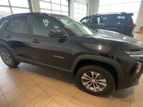 Used 2025 Chevrolet Equinox LT FWD image 4