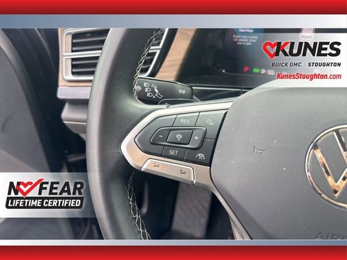 Used 2025 Volkswagen Atlas SE image 25