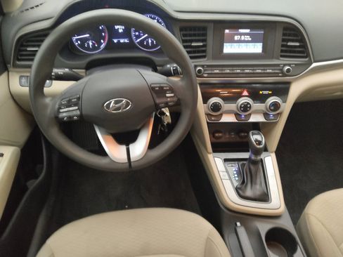 Used 2019 Hyundai Elantra SE FWD image 22