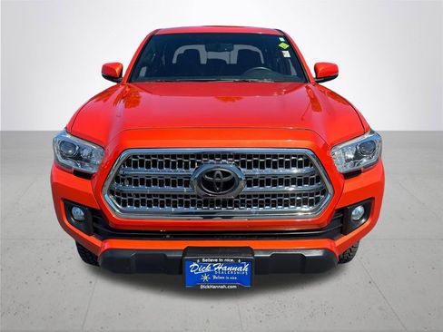 Used 2017 Toyota Tacoma TRD Off-Road w/ Tow Package (A/T) AWD/4WD image 3