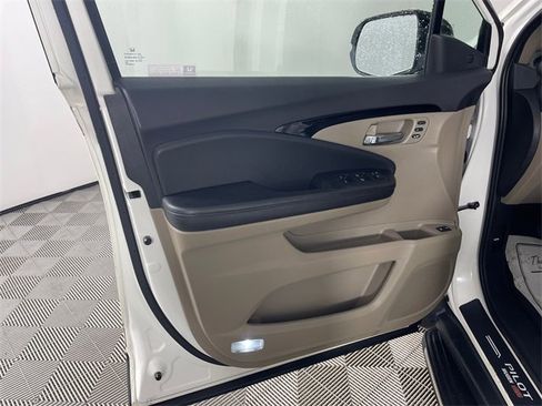 Used 2019 Honda Pilot Touring image 18
