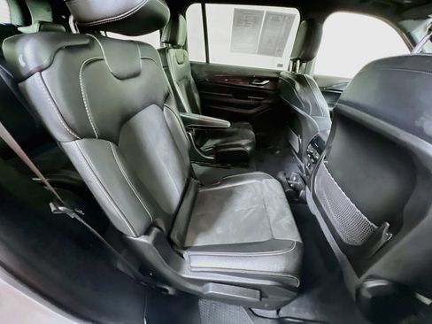 Used 2023 Jeep Grand Cherokee L Laredo image 28