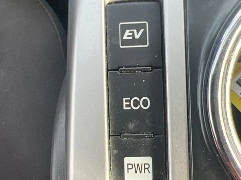 Used 2014 Toyota Prius V Three FWD image 17