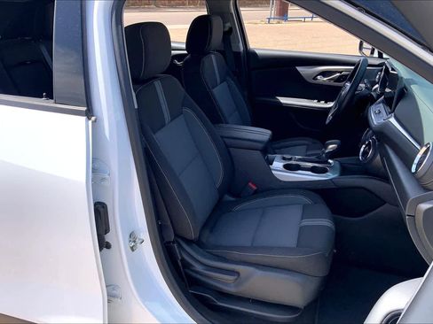 Used 2025 Chevrolet Blazer LT AWD/4WD image 9