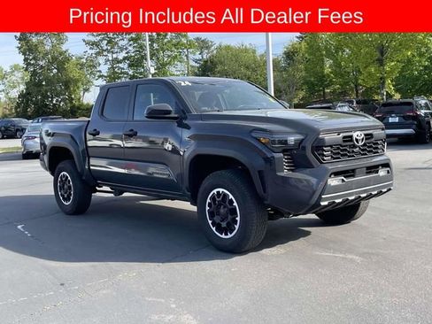 Used 2024 Toyota Tacoma TRD Off-Road AWD/4WD image 7