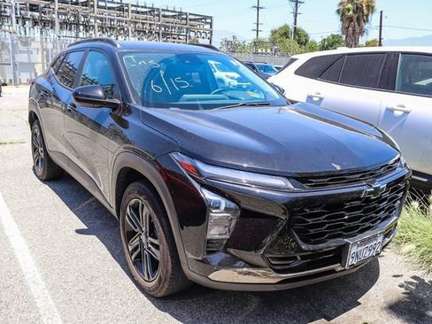 Used 2024 Chevrolet Trax ACTIV w/ Sunroof Package FWD image 2