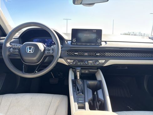 Used 2023 Honda Accord EX image 32