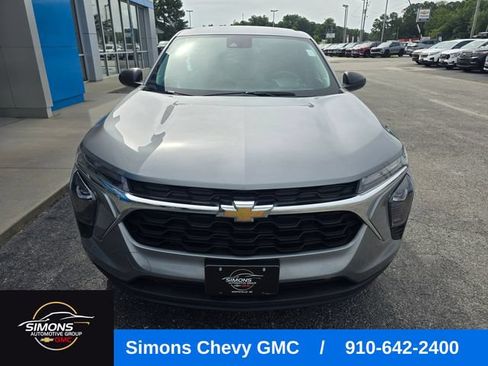 Used 2024 Chevrolet Trax LS w/ Driver Confidence Package FWD image 8