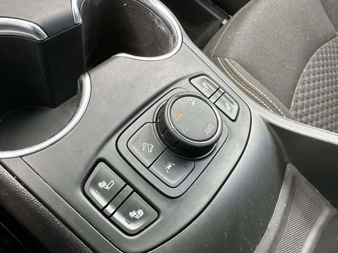 Used 2020 GMC Terrain SLE w/ Driver Convenience Package AWD/4WD image 19