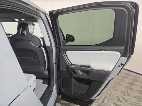 Used 2023 Rivian R1T Adventure AWD/4WD image 19