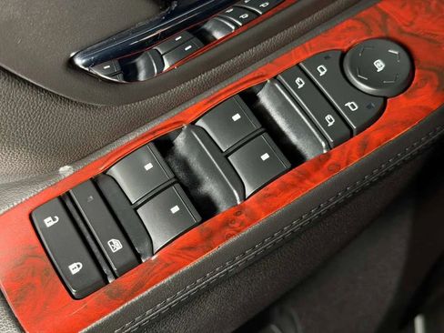 Used 2013 Cadillac Escalade AWD image 28