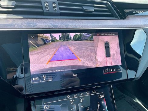 Used 2019 Audi e-tron Prestige w/ Prestige Package AWD/4WD image 29